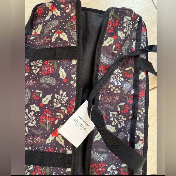 Kirkland’s Home Christmas Casserole Carrier and Spatula Set - Picture 6 of 10